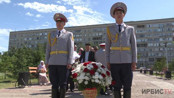 Память погибших сотрудников почтили коллеги в преддверии дня казахстанской полиции в Павлодаре